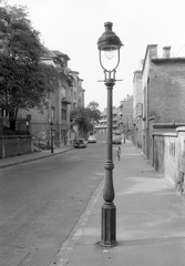 Hungary, Víziváros, Budapest I., Szabó Ilonka utca, Franklin lépcső., 1978, Mészöly Leonóra, Trabant-brand, street view, Lada-brand, lamp post, Budapest, Fortepan #10833