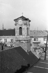 Hungary, Budapest V., a Váci utcai Belvárosi Szent Mihály-templom (Angolkisasszonyok temploma). A háttérben balra a Belvárosi Ferences Templom tornya., 1954, Hámori Gyula, Baroque-style, Catholic Church, Budapest, Congregation of Jesus, Fortepan #108336