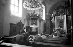 Magyarország, Budapest II., Fő utca, Szent Flórián-templom, az oltáron a máriapócsi kegykép másolata., 1954, Hámori Gyula, oltár, liturgia, Budapest, szentkép, görög katolikus, Fortepan #108444