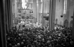 Magyarország, Budapest V., Március 15. tér, Belvárosi Nagyboldogasszony Főplébánia-templom. A szárnyas oltár Molnár C. Pál alkotása., 1955, Hámori Gyula, pap, oltár, liturgia, templombelső, Budapest, Fortepan #108457