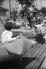 Magyarország, Városliget,Vidámpark, Budapest XIV., Kis vidámpark., 1955, Hámori Gyula, körhinta, játék, vidámpark, Budapest, Fortepan #108572