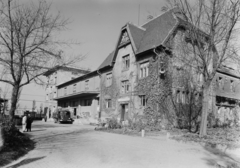 Magyarország, Budapest X., Maglódi út 6., Növényolaj és Szappangyár, balra a háttérben kapukijárat a Gitár utca felé., 1954, UVATERV, teherautó, Renault-márka, raktár, Budapest, Fortepan #10861