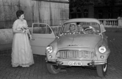 Magyarország, Budapest V., Szent István tér, a felvétel a Szent István-bazilika főbejárata előtt készült., 1961, Hámori Gyula, Skoda Octavia, rendszám, Budapest, Fortepan #108613