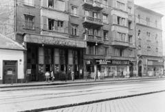 Magyarország, Budapest VIII., Népszínház utca, Csokonai mozi., 1957, UVATERV, cégtábla, utcakép, életkép, ruhaüzlet, Bizományi Áruház Vállalat, Budapest, Fortepan #10865