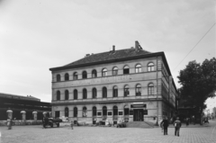 Magyarország, Budapest VIII., Kerepesi út eleje, MÁV épület a Keleti pályaudvar érkezési oldalánál., 1952, UVATERV, vasút, ló, lovaskocsi, fogat, utasellátó, Budapest, Fortepan #10877