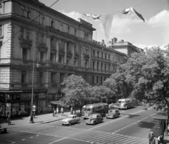 Hungary, Budapest VI., Andrássy út (Népköztársaság útja) a Nagymező utcától az Oktogon felé., 1957, UVATERV, bus, Gerrman brand, Opel-brand, Hungarian brand, signal, crosswalk, Ikarus-brand, Moskvitch-brand, lamp post, automobile, Budapest, Fortepan #10890