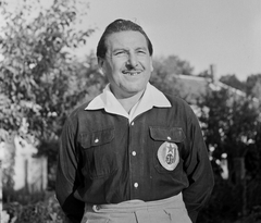 Magyarország, Simonyi Béla labdarúgó játékvezető., 1957, Bauer Sándor, labdarúgás, címer, sportbíró, sportdressz, kitűző, Fortepan #109320