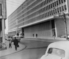 Izrael, Tel-Aviv, HaYarkon utca a Frishman utca felől, szemben a Dan Hotel hátsó frontja., 1964, Bauer Sándor, Fortepan #109359