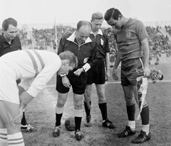 Izrael, Tel-Aviv, a felvétel az Izraeli olimpiai válogatott - MTK 1:1 (0:0) barátságos labdarúgómérkőzésen 1964. március 10-én készült., 1964, Bauer Sándor, labdarúgás, sportbíró, Fortepan #109437