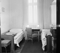 Magyarország, Komárom, Bajcsy-Zsilinszky utca 8., a Hotel Béke egyik szobája., 1963, Bauer Sándor, szálloda, Fortepan #109649