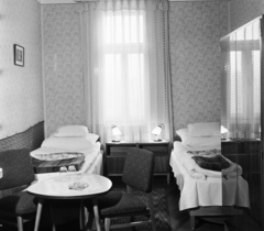 Magyarország, Komárom, Bajcsy-Zsilinszky utca 8., a Hotel Béke egyik szobája., 1963, Bauer Sándor, szálloda, Fortepan #109651