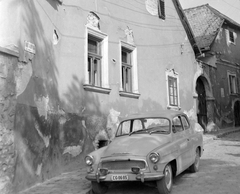 Hungary, Szentendre, Rab Ráby tér, Rab Ráby háza., 1969, Gyöngyi, Skoda-brand, automobile, number plate, street name sign, Fortepan #10978