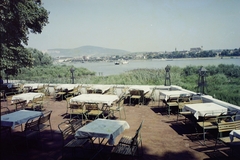 Magyarország,Szentendrei-sziget, Tahitótfalu, a Pokol csárda terasza, a Duna túlpartján Vác., 1963, Bauer Sándor, színes, terasz, kerthelyiség, kilátás, csárda, Duna-part, Fortepan #109863