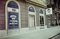 Magyarország, Budapest IX., Üllői út 5., Pepsi bár., 1971, Bauer Sándor, színes, neon felirat, Budapest, embléma, Pepsi-márka, Fortepan #109876