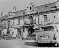 Hungary, Tata, Ady Endre utca 22., Kristály szálloda., 1962, Bauer Sándor, label, hotel, car park, balcony, phone booth, number plate, neon sign, entrance, Fortepan #109898