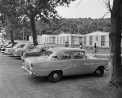 Magyarország,Balaton, Tihany, Glatz Henrik utca, a Motel parkolója., 1960, Bauer Sándor, mercedes w120, rendszám, Opel Rekord P1, Panhard-márka, Ford Taunus P1, Fortepan #109974