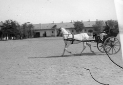 1910, Fortepan, egyenruha, ló, udvar, fogat, férfi, bricska, Fortepan #10998