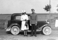 1943, Mészöly Leonóra, hat, umbrella, automobile, chevron, Fortepan #11011