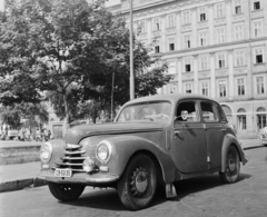 Hungary, Budapest V., Wekerle Sándor (Szende Pál) utca a Dunakorzónál, háttérben az Apáczai Csere János utca házai., 1962, Bauer Sándor, Czechoslovak brand, Skoda-brand, number plate, Budapest, Fortepan #110492