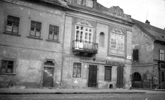 Magyarország, budai Vár, Budapest I., Tárnok utca és Anna utca találkozása., 1936, Mészöly Leonóra, üzlet, cégtábla, utcakép, szivar, erkély, trafik, dohány, Budapest, Fortepan #11059