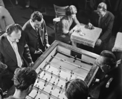 Hungary, Budapest VIII., József körút 37-39., Játékpresszó., 1962, Bauer Sándor, table soccer, Budapest, Fortepan #110591