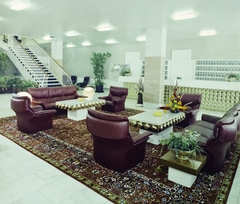 Magyarország, Pécs, Hotel Pannónia, hall, recepció., 1976, Bauer Sándor, színes, szálloda, bőrfotel, fotel, Fortepan #110797