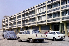 Magyarország, Veszprém, Budapest út, Hotel Veszprém., 1967, Bauer Sándor, színes, Volkswagen-márka, GAZ M21 Volga, Skoda Octavia, rendszám, Fiat 850, Volkswagen Bogár, Steyr-Fiat-márka, FSO Warszawa, Fortepan #110922