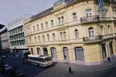 Magyarország, Szeged, Kölcsey utca, Royal szálló., 1971, Bauer Sándor, színes, autóbusz, szálloda, mercedes w120, rendszám, Polski Fiat 125p, neon felirat, Fortepan #110988