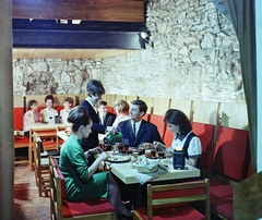 Magyarország, budai Vár, Budapest I., Hess András tér 4., Fortuna étterem, taverna., 1966, Bauer Sándor, színes, étkezés, étterem, Budapest, Fortepan #111233