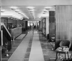 Magyarország, Esztergom, Bajcsy-Zsilinszky út, Fürdő Hotel, hall és recepció., 1967, Bauer Sándor, Fortepan #111324