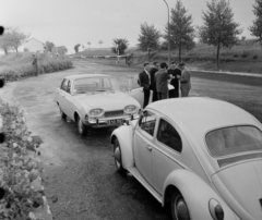 Magyarország, Sopron, közúti határátkelő., 1963, Bauer Sándor, német gyártmány, Volkswagen-márka, Ford-márka, sorompó, határállomás, automobil, Volkswagen Bogár, határőrség, Ford Taunus P3, Fortepan #111424