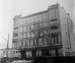 Magyarország, Budapest V., az Apáczai Csere János utcai Duna szálló Dunakorzó felőli homlokzata bezárás után, bontás előtt., 1967, Bauer Sándor, villamos, Ganz UV, Budapest, Fortepan #111517