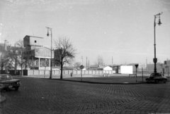 Magyarország, Budapest I., Batthyány tér, a metróépítés területe a felvonótoronnyal., 1960, UVATERV, amerikai gyártmány, lámpaoszlop, automobil, Buick-márka, metróépítés, Buick Invicta, Budapest, Fortepan #11171