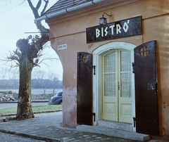 Magyarország, Szentendre, Görög utca - Duna korzó (Somogyi-Bacsó part) sarok, Görög Kancsó vendéglő., 1961, Bauer Sándor, színes, Skoda 1101/1102 Tudor, Fortepan #111714