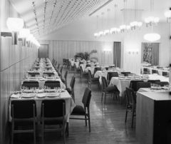 Magyarország, Kecskemét, Kossuth tér, Aranyhomok Hotel, étterem., 1963, Bauer Sándor, szálloda, enteriőr, mennyezeti lámpa, Fortepan #111723