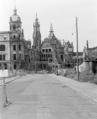 Németország, Drezda, Drezdai Kastély (Residenzschloss), középen a Hofkirche tornya., 1960, Kurutz Márton, NDK, épületkár, Fortepan #11188