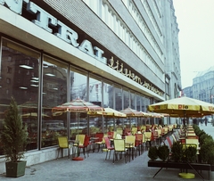 Magyarország, Budapest VII., Károly (Tanács) körút 7., a Centrál Étterem terasza., 1970, Bauer Sándor, színes, terasz, neon felirat, Budapest, Fortepan #111967