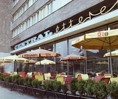 Magyarország, Budapest VII., Károly (Tanács) körút 7., a Centrál Étterem terasza., 1970, Bauer Sándor, színes, neon felirat, Budapest, Fortepan #111968