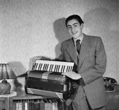 1954, Bauer Sándor, portrait, smile, telephone, accordion, man, Hohner-brand, Fortepan #112065