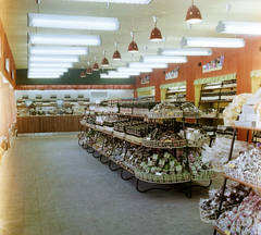 Magyarország, Budapest X., Albertirsai úti vásár területe, Országos Mezőgazdasági Kiállítás és Vásár. A Közért vállalat önkiszolgáló boltja., 1959, Bauer Sándor, színes, Budapest, élelmiszerbolt, Közért Vállalat, Fortepan #112143