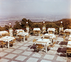 Magyarország, Budapest III., Hármashatárhegyi út 2., a Panoráma étterem terasza., 1961, Bauer Sándor, színes, étterem, terasz, látkép, Budapest, Fortepan #112167