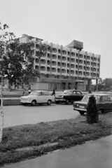 Magyarország, Szombathely, Bartók Béla körút 39., Hotel Claudius., 1972, Bauer Sándor, Trabant-márka, szálloda, GAZ M21 Volga, rendszám, Polski Fiat 125p, Fortepan #112310