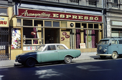 Magyarország, Budapest VI., Király (Majakovszkij) utca 78., Aranycsillag eszpresszó., 1972, Bauer Sándor, színes, utcakép, eszpresszó, Volkswagen-márka, Ford-márka, rendszám, Volkswagen Typ2, Budapest, Volkswagen Transporter 1, Ford Taunus P3, Fortepan #112337