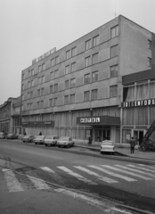 Magyarország, Nyíregyháza, Dózsa György út, Szabolcs hotel., 1971, Bauer Sándor, Trabant 601, rendszám, FSO Warszawa 223, Polski Fiat 125p, Wartburg 353, Volkswagen Bogár, Fortepan #112366