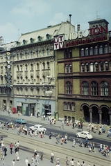 Magyarország, Budapest VIII., József körút a Blaha Lujza térnél, középen a Nemzeti Szálló épülete., 1974, Bauer Sándor, színes, szálloda, villamosmegálló, GAZ M21 Volga, Skoda 1000 MB, Volkswagen Bogár, neon felirat, Budapest, Fortepan #112395