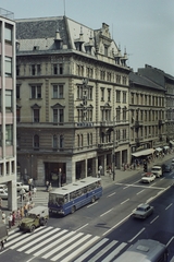 Magyarország, Budapest VII., Rákóczi út 58. Metropol szálló. Balra az Osvát utca., 1974, Bauer Sándor, színes, szálloda, Ikarus-márka, Ikarus 260, Volkswagen Typ3, rendszám, Skoda 100, Moszkvics 408, GAZ 69, Wartburg 353, neon felirat, Nysa N59, Budapest, Fortepan #112398