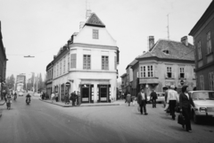 Magyarország, Győr, Jedlik Ányos utca a Kreszta-ház és a Kossuth híd felé nézve., 1978, Bauer Sándor, híd, motorkerékpár, Wartburg-márka, neon lámpa, Beke József-terv, sarokerkély, Fortepan #112570