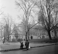 Magyarország, Pécs, Sétatér, a Káptalani Levéltár mögött a Szent Péter- és Szent Pál-székesegyház., 1957, Bauer Sándor, Bazilika, katolikus, neoromán építészet, püspöki palota, székesegyház, Fortepan #112699