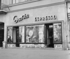 Magyarország, Budapest VIII., Rákóczi út 23., Erzsike eszpresszó., 1958, Bauer Sándor, kirakat, eszpresszó, üzletportál, neon felirat, Budapest, Fortepan #112848