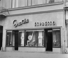 Magyarország, Budapest VIII., Rákóczi út 23., Erzsike eszpresszó., 1958, Bauer Sándor, kirakat, eszpresszó, üzletportál, neon felirat, Budapest, Fortepan #112891